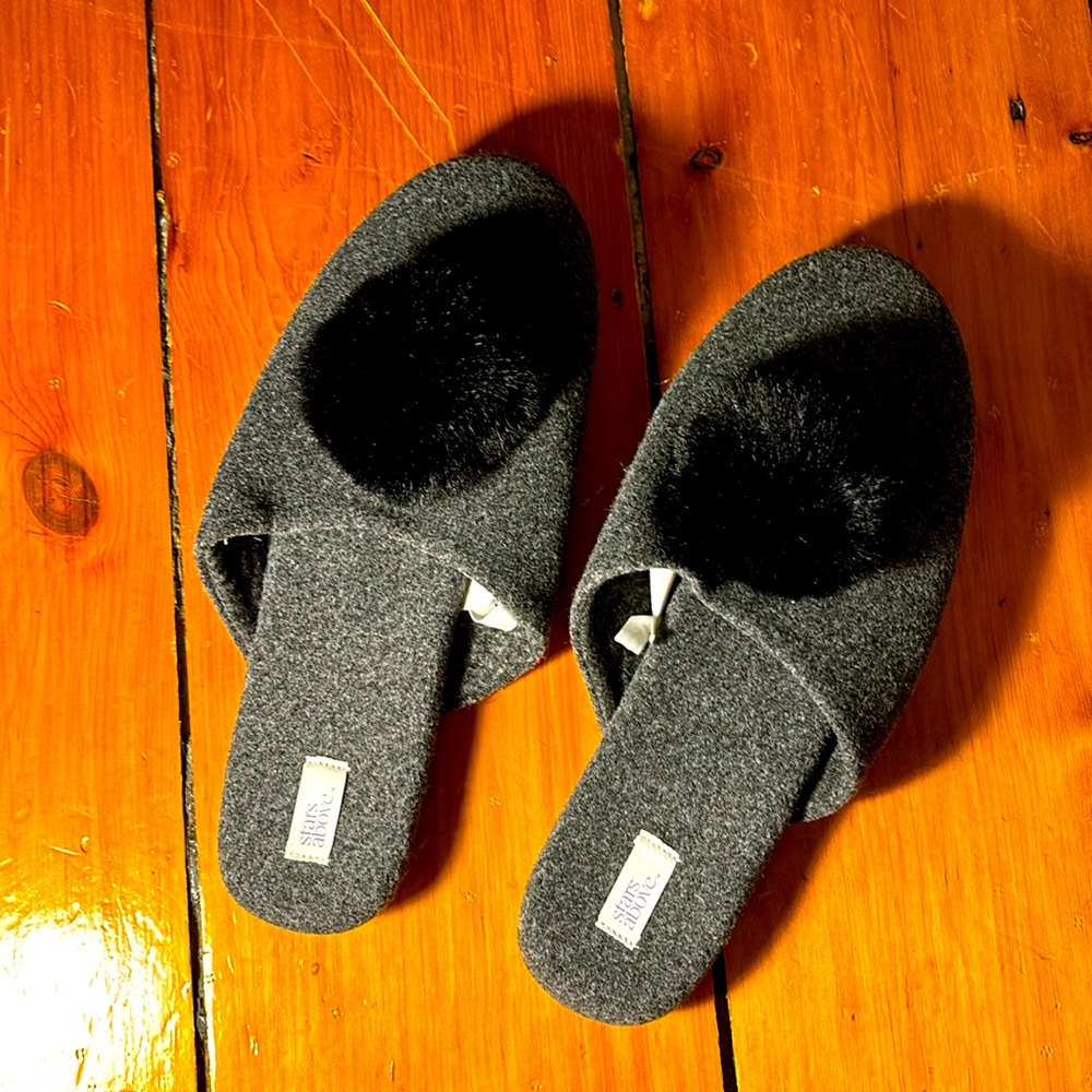 NWOT Gray slippers with black pom pom, size 10